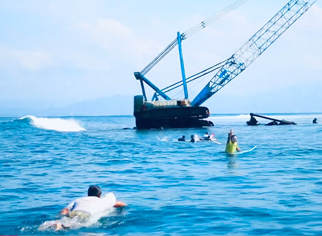 レンボンガン島 サーフトリップ